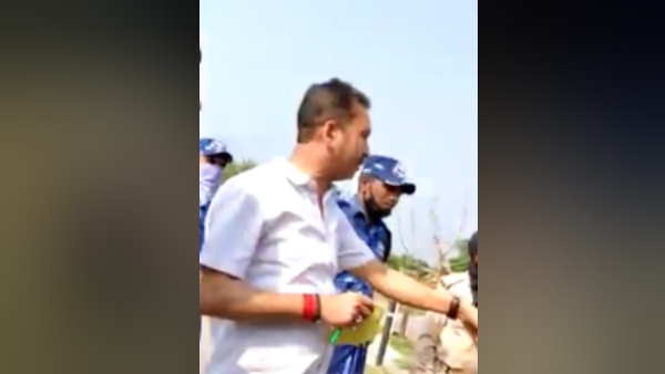 लॉकडाउन का मांगा पास न देने पर 500 रुपये जुर्माना भरने को कहा
