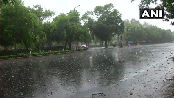 वज्रपात, बिजली गर्जन और तेज हवा की आशंका