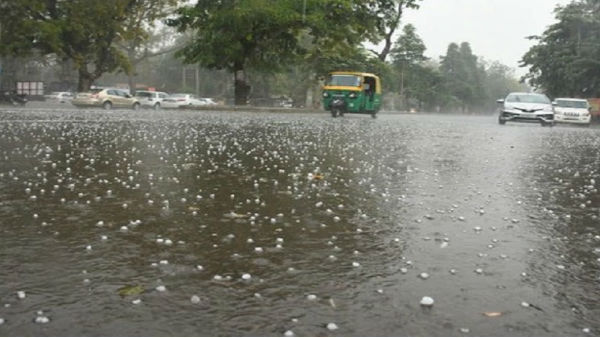 Weather : Heavy rains with thunderstorms in many Parts of Delhi-NCR, Relief in temperature Weather : Heavy rains with thunderstorms in many Parts of Delhi-NCR, Relief in temperature