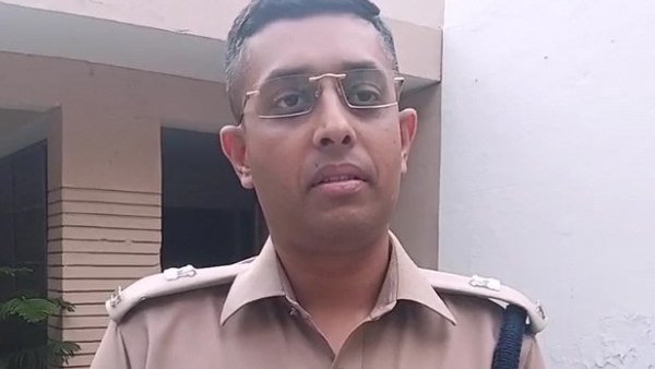 '4 समोसा भिजवा दो'