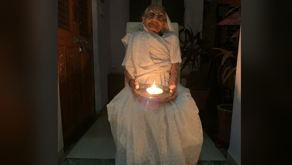 पीएम मोदी की मां हीराबेन ने भी जलाया दीपक