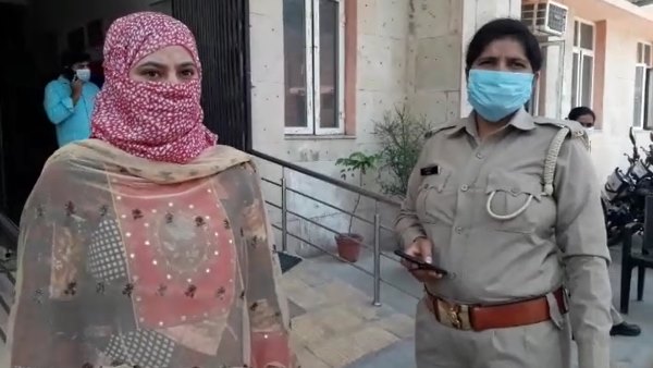 up police constable gives triple talaq to wife after beating in aligarh up police constable gives triple talaq to wife after beating in aligarh