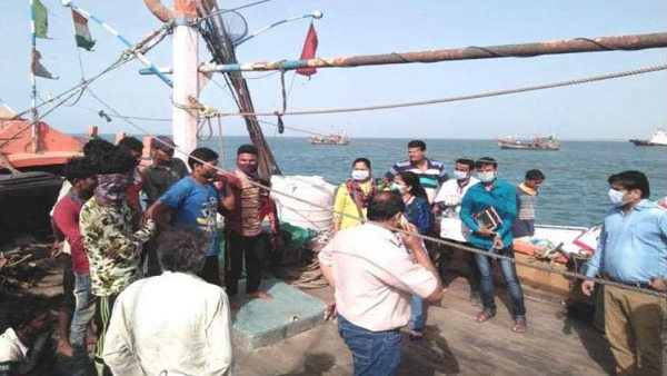 More than 8 thousand people quarantined in the arabian sea near gujarat More than 8 thousand people quarantined in the arabian sea near gujarat