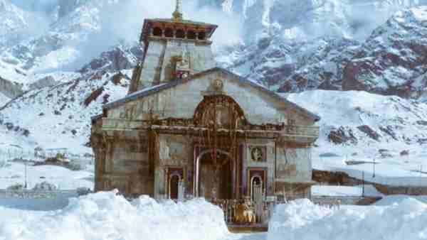 पुरोहितों ने किया था विरोध