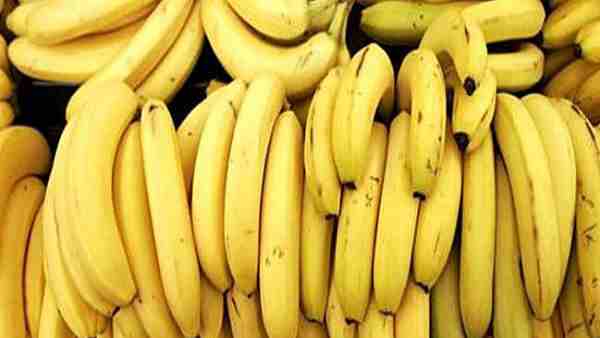 Fruit seller detained for licking bananas in mathura Fruit seller detained for licking bananas in mathura