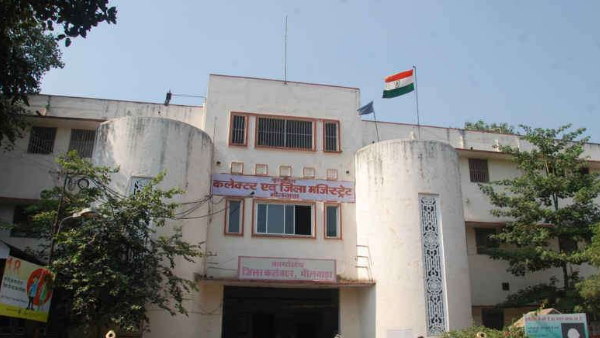 13 अप्रैल तक महा-कर्फ्यू लगा हुआ है