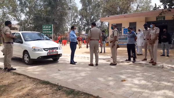 charkhi-dadri-crime-news-today-pradhan-body-found-dead-in-a-crashed-Car charkhi-dadri-crime-news-today-pradhan-body-found-dead-in-a-crashed-Car