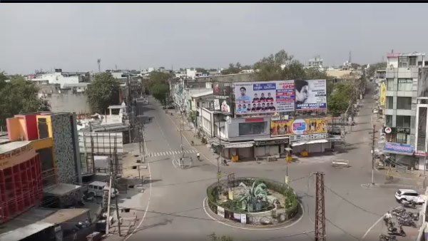 आपातकालीन सेवाओं की गाड़ियां ही पहुंच रही