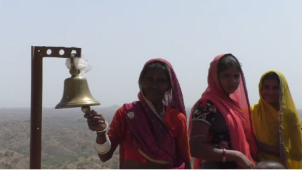 कोरोना वायरस से बेखबर से दिखे ग्रामीण