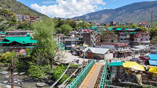 थूकने वाले कोरोना संक्रमितों पर हत्या की कोशिश का केस चलेगा