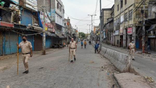 coronavirus, covid-19, delhi police, Delhi Traffic Police, Assistant Sub Inspector, asi, दिल्ली ट्रैफिक पुलिस, असिस्टेंट सब-इंस्पेक्टर, कोरोना वायरस, कोविड-19, दिल्ली पुलिस, एएसआई coronavirus, covid-19, delhi police, Delhi Traffic Police, Assistant Sub Inspector, asi, दिल्ली ट्रैफिक पुलिस, असिस्टेंट सब-इंस्पेक्टर, कोरोना वायरस, कोविड-19, दिल्ली पुलिस, एएसआई