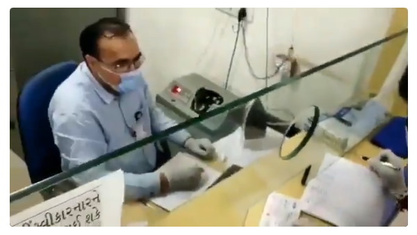 corona-fighters bank employees Safety Idea video shared by IPS officer Pankaj Nain corona-fighters bank employees Safety Idea video shared by IPS officer Pankaj Nain