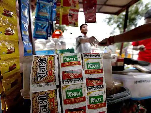 gutka chewing gutka chewing