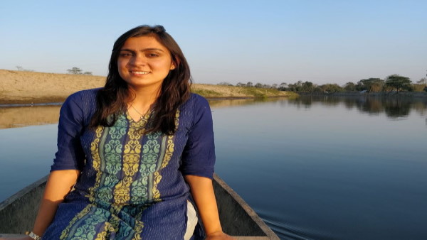 पास फाड़ने का आरोप, अगले दिन तबादला