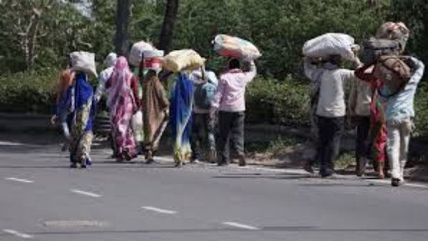 27 मार्च को शुरू किया था पैदल सफर