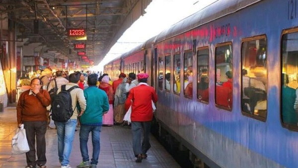 सिर्फ कंफर्म टिकट पर कर सकेंगे सफर