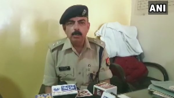 people attacked on police gathered for namaz in mosque in kannauj people attacked on police gathered for namaz in mosque in kannauj