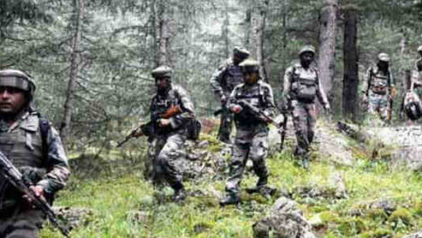 सोपोर कस्बे में मुठभेड़, सुरक्षाबलों ने 4 आतंकियों को घेरा सोपोर कस्बे में मुठभेड़, सुरक्षाबलों ने 4 आतंकियों को घेरा