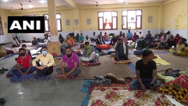 JK: 400 pilgrims on pilgrimage to Vaishno Devi in Katra shifted to shelter in Keran Bantalab JK: 400 pilgrims on pilgrimage to Vaishno Devi in Katra shifted to shelter in Keran Bantalab