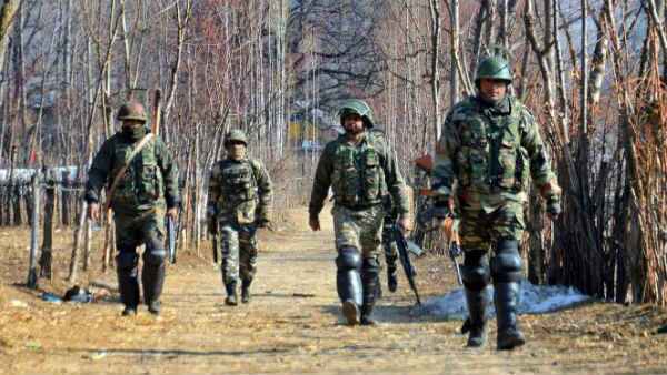 सीआरपीएफ के गश्ती दल पर ग्रेनेड फेंकने से जवान हुआ था शहीद