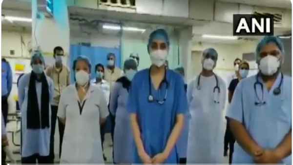 कोरोना मरीज के साथ आने वाली ने डॉक्टर पर उठाया हाथ