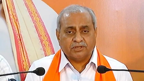 पाक जैसे मुल्कों में लोगों ने सरकारी नियमों को माना