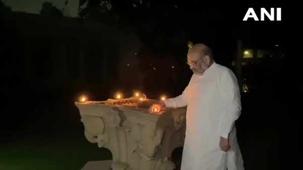 अमित शाह ने जलाए दीये