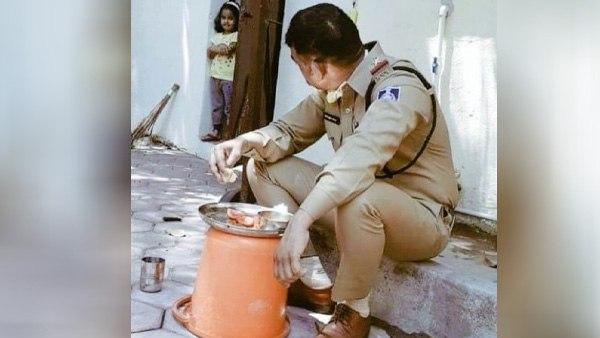 बस दूर से ही बेटी को निहारने पर मजबूर