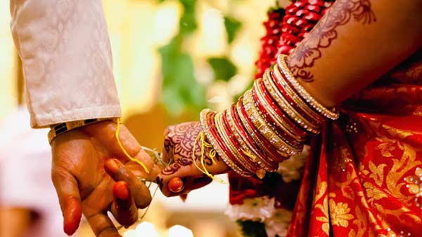 बिना परिजनों के हुई विवेक की शादी