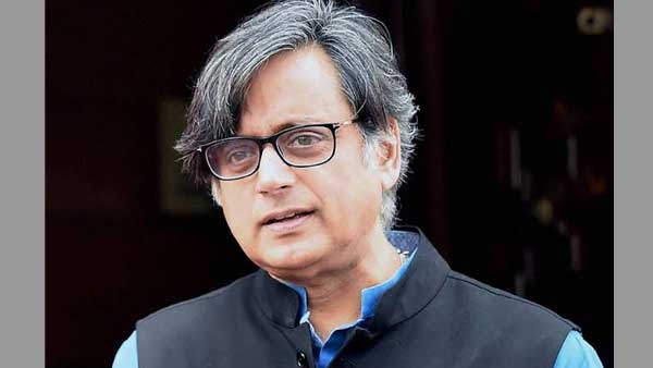 कोरोना से जंग के बीच स्वास्थ्य योद्धाओं के हटाये जाने पर भड़के शशि थरूर कोरोना से जंग के बीच स्वास्थ्य योद्धाओं के हटाये जाने पर भड़के शशि थरूर