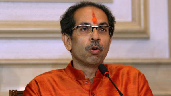 CM हाउस तक पहुंचा कोरोना, उद्धव ठाकरे के बंगले पर तैनात दो महिला पुलिसकर्मी मिलीं पॉजिटिव CM हाउस तक पहुंचा कोरोना, उद्धव ठाकरे के बंगले पर तैनात दो महिला पुलिसकर्मी मिलीं पॉजिटिव