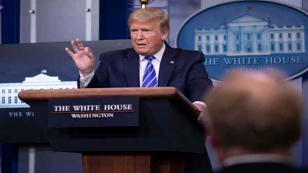 पीएम मोदी और राष्ट्रपति कोविंद को क्या अनफॉलो
