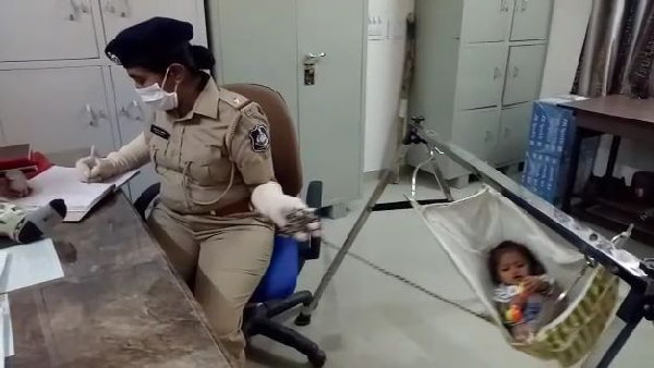 'भीड़ में भी होते हैं, बहुत सतर्कता बरतनी पड़ती है'