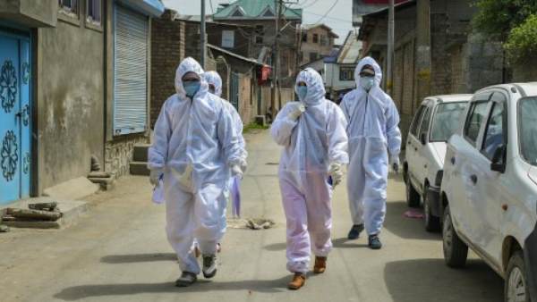 'हर दिन मैं स्वास्थ्य कर्मियों और पुलिस के लिए दुआ करती हूं'