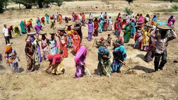 लॉकडाउन के बाद लोगों को रोजगार मिले, इसके लिए किए जा रहे प्रयास