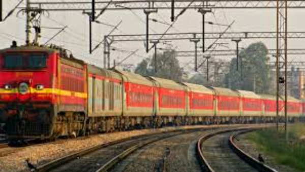IRCTC की वेबसाइट पर करानी होगी टिकट की बुकिंग