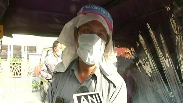 auto driver, delhi, delhi government, guidelines, delhi guidelines, arvind kejriwal, lockdown, coronavirus, covid19, lockdown 4, covid-19, दिल्ली, दिल्ली सरकार, दिशा-निर्देश, लॉकडाउन, कोरोना वायरस, लॉकडाउन 4, कोविड-19, कोविड19, अरविंद केजरीवाल auto driver, delhi, delhi government, guidelines, delhi guidelines, arvind kejriwal, lockdown, coronavirus, covid19, lockdown 4, covid-19, दिल्ली, दिल्ली सरकार, दिशा-निर्देश, लॉकडाउन, कोरोना वायरस, लॉकडाउन 4, कोविड-19, कोविड19, अरविंद केजरीवाल