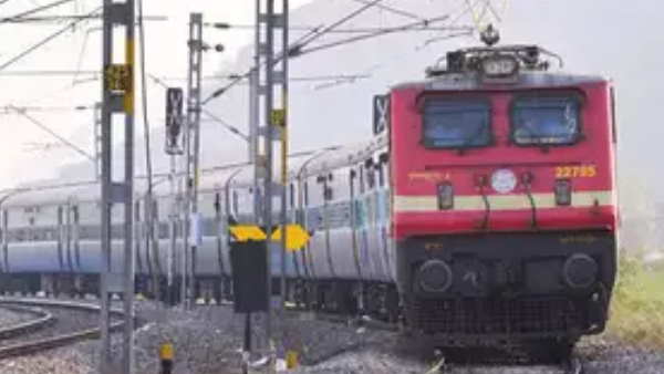 अभी केवल राजधानी ट्रेनों का परिचालन शुरू होगा