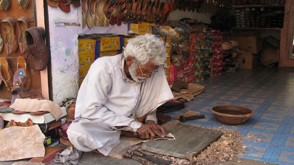 लचर सिस्टम की भेंट चढ़ते देश के शिल्पकार मजदूर लचर सिस्टम की भेंट चढ़ते देश के शिल्पकार मजदूर