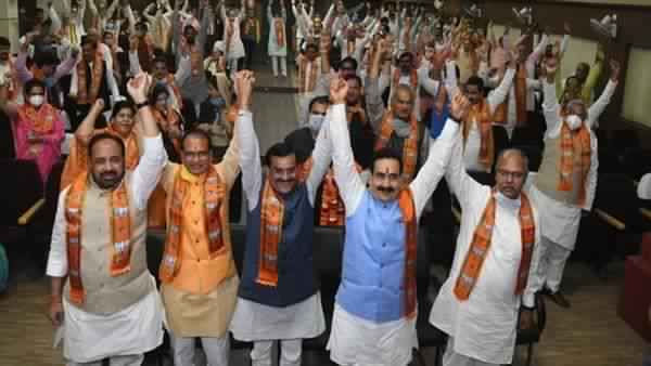 जब कोरोनो वायरस अपने पैर पसार रहा था