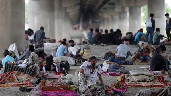 पहले से ही उजड़े गांव क्या रिवर्स पलायन कर लौटे मजदूरों का पेट पाल पाएंगे? पहले से ही उजड़े गांव क्या रिवर्स पलायन कर लौटे मजदूरों का पेट पाल पाएंगे?