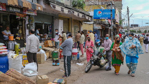 लोगों को लेना पड़ रहा ऋण