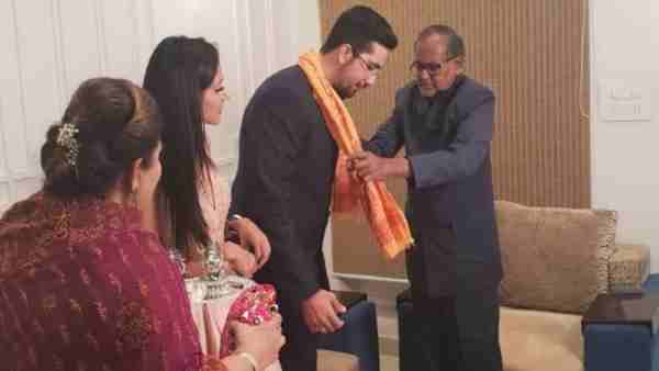 अदिति और अंगद दोनों ही 2017 में पहली बार विधायक चुने गए