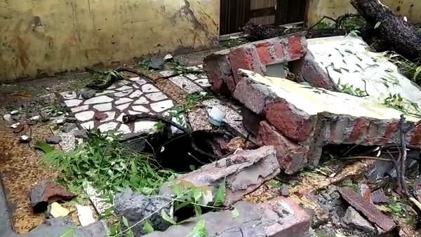Thunderstorm in Agra three died in natural calamity Thunderstorm in Agra three died in natural calamity