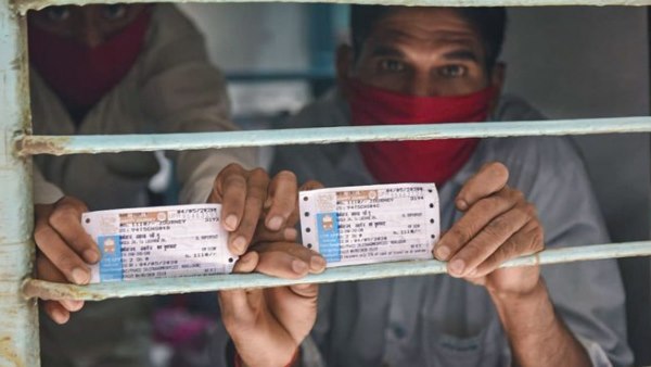 अखिलेश ने कहा- अगर ये टिकट नहीं तो क्या...