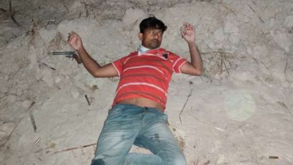 criminal carrying rs 15 thousand bounty arrested after encounter in amroha criminal carrying rs 15 thousand bounty arrested after encounter in amroha