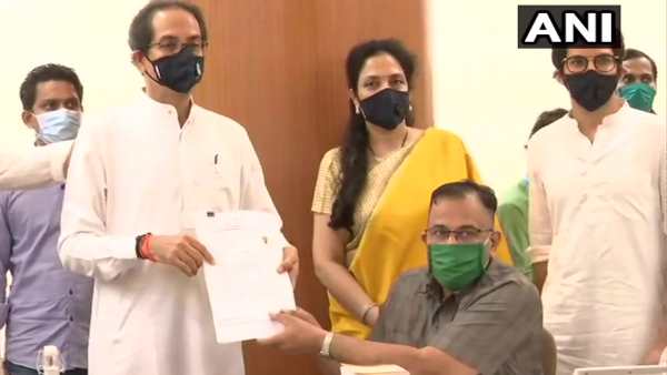 ठाकरे के खिलाफ पुलिस में 23 शिकायतें दर्ज