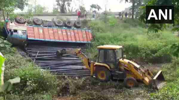 many labourers dead & several injured after a truck & a bus collided in Naugachhia, Bhagalpur many labourers dead & several injured after a truck & a bus collided in Naugachhia, Bhagalpur