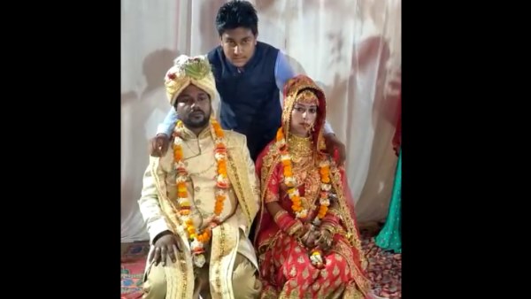 bride reached groom house for marriage during lockdown in gorakhpur bride reached groom house for marriage during lockdown in gorakhpur
