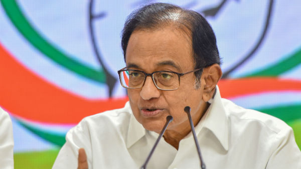 कोरोना संकट में Tax बढ़ाने के फैसले को चिदंबरम ने बताया गलत, कही ये बड़ी बात कोरोना संकट में Tax बढ़ाने के फैसले को चिदंबरम ने बताया गलत, कही ये बड़ी बात